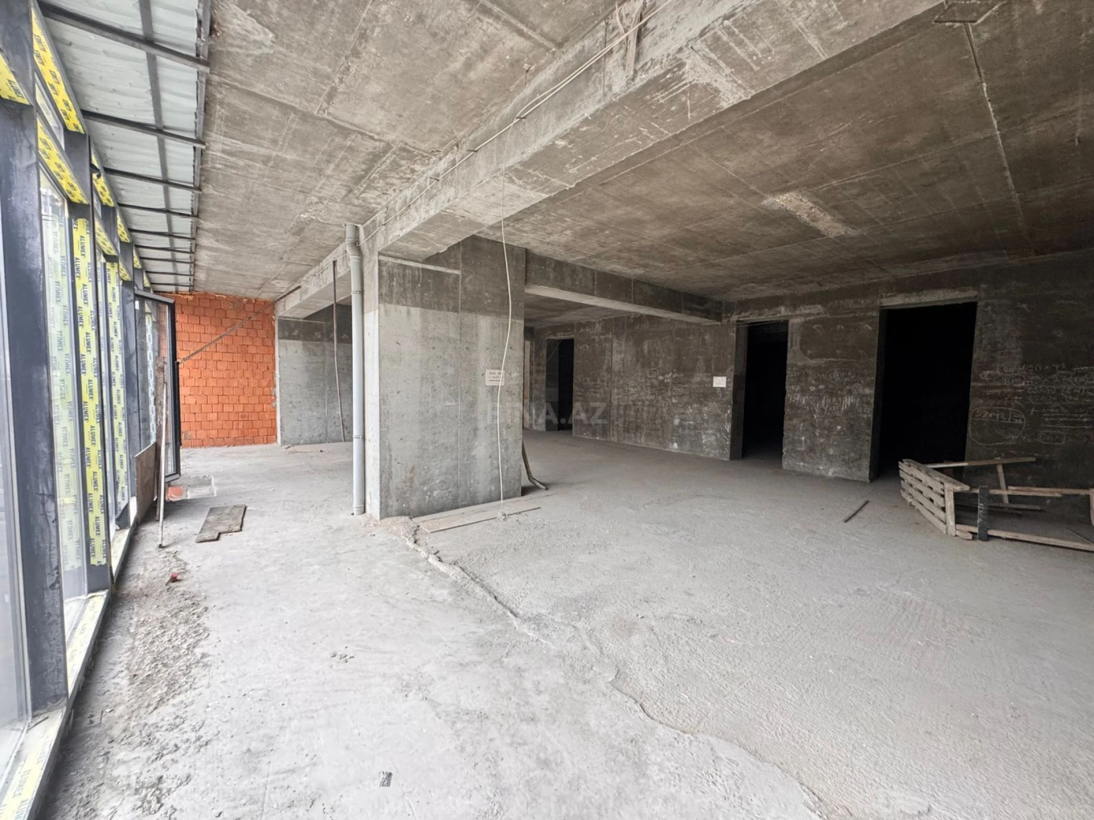 Satılır obyekt 270 m²