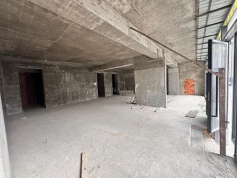 Satılır obyekt 270 m²