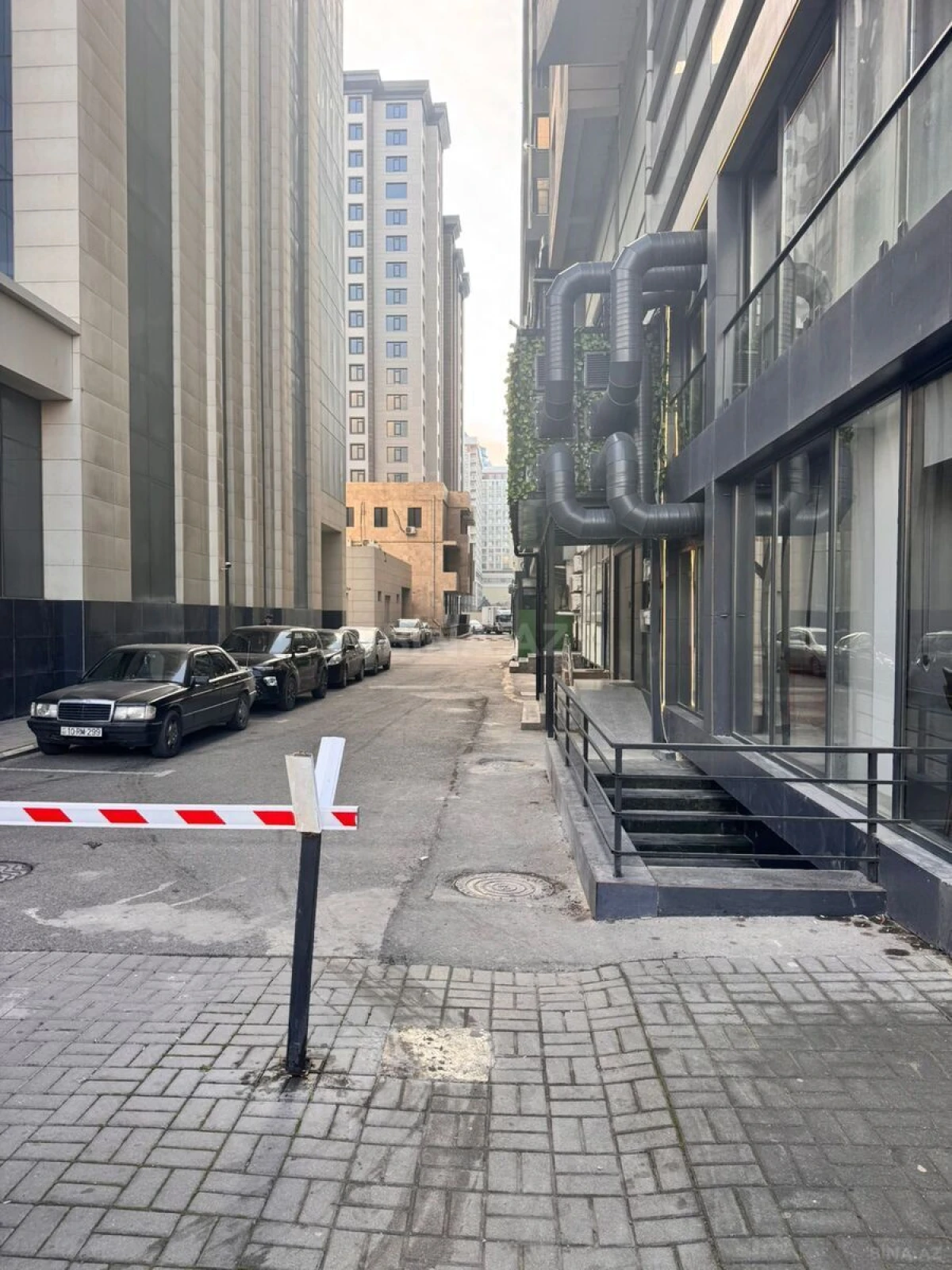 Satılır obyekt 270 m²