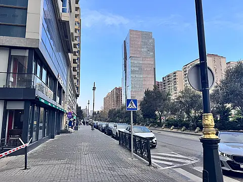 Satılır obyekt 270 m²