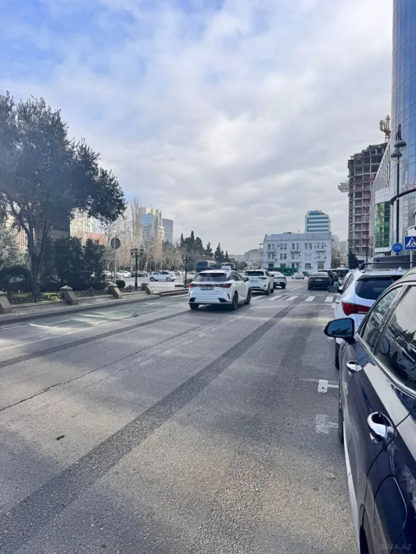 Satılır obyekt 270 m²