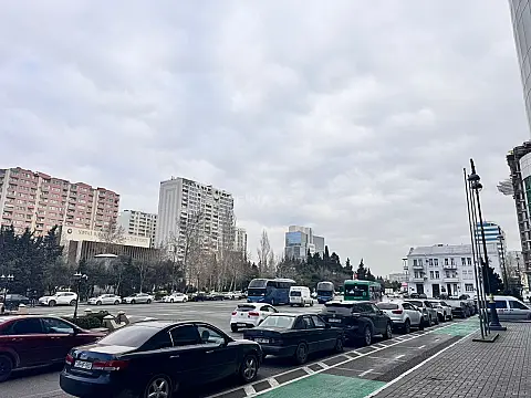 Satılır obyekt 270 m²