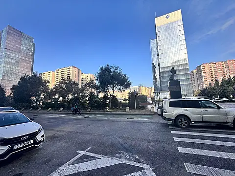 Satılır obyekt 270 m²