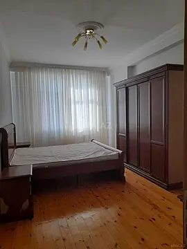 Kirayə verilir 3 otaqlı mənzil 150 m²