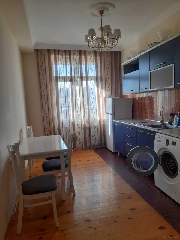Kirayə verilir 3 otaqlı mənzil 150 m²