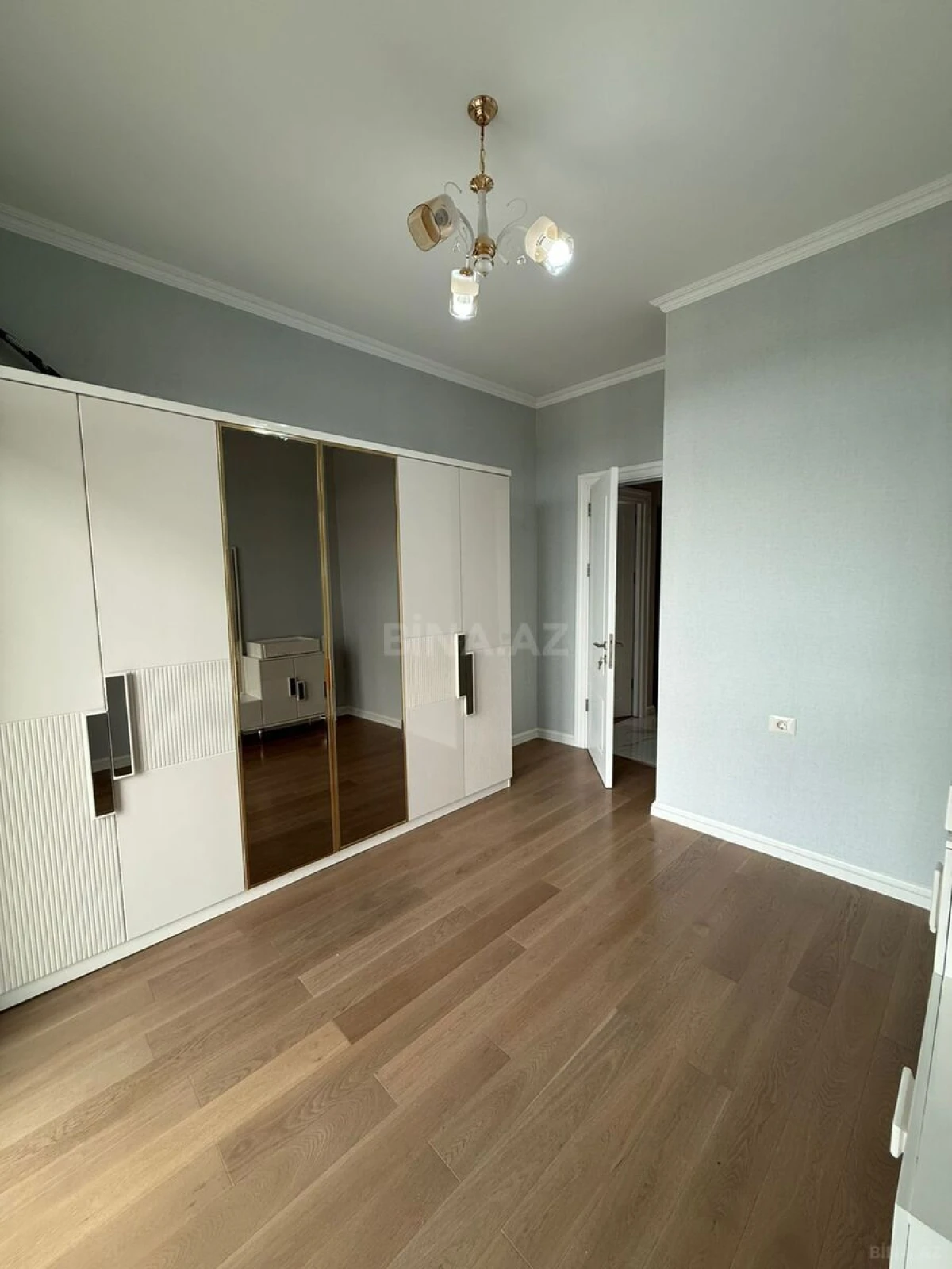 Satılır 3 otaqlı mənzil 96 m²