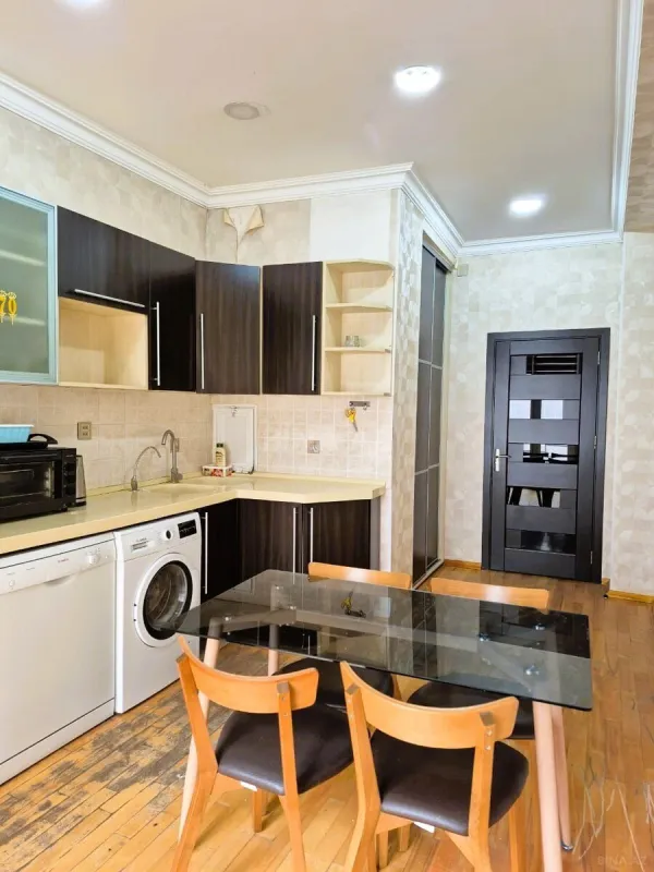Kirayə verilir 2 otaqlı mənzil 80 m²