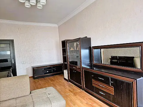 Kirayə verilir 2 otaqlı mənzil 80 m²