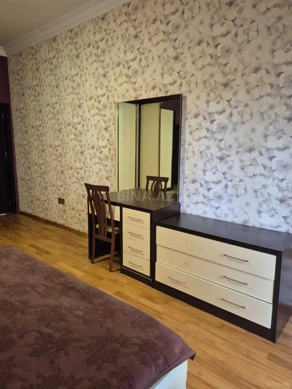 Kirayə verilir 2 otaqlı mənzil 80 m²