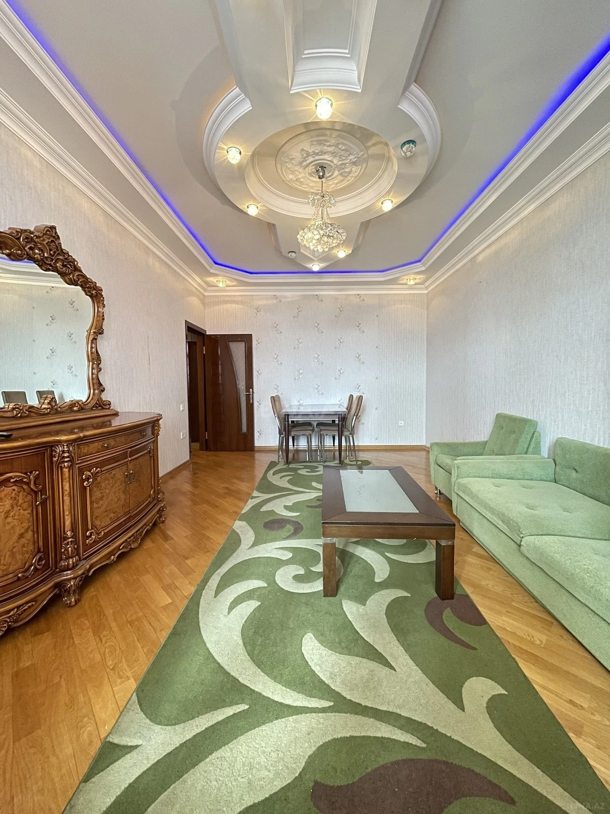 Kirayə verilir 2 otaqlı mənzil 100 m²