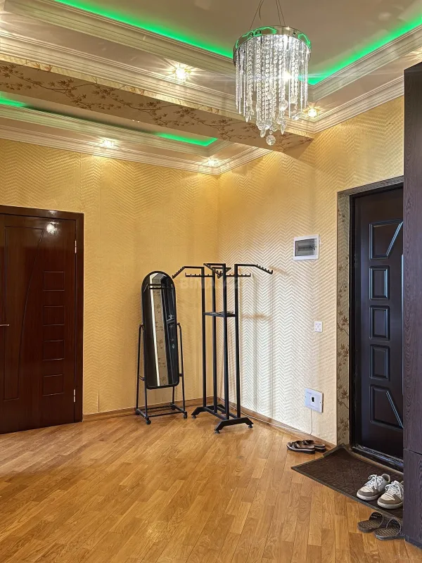 Kirayə verilir 2 otaqlı mənzil 100 m²