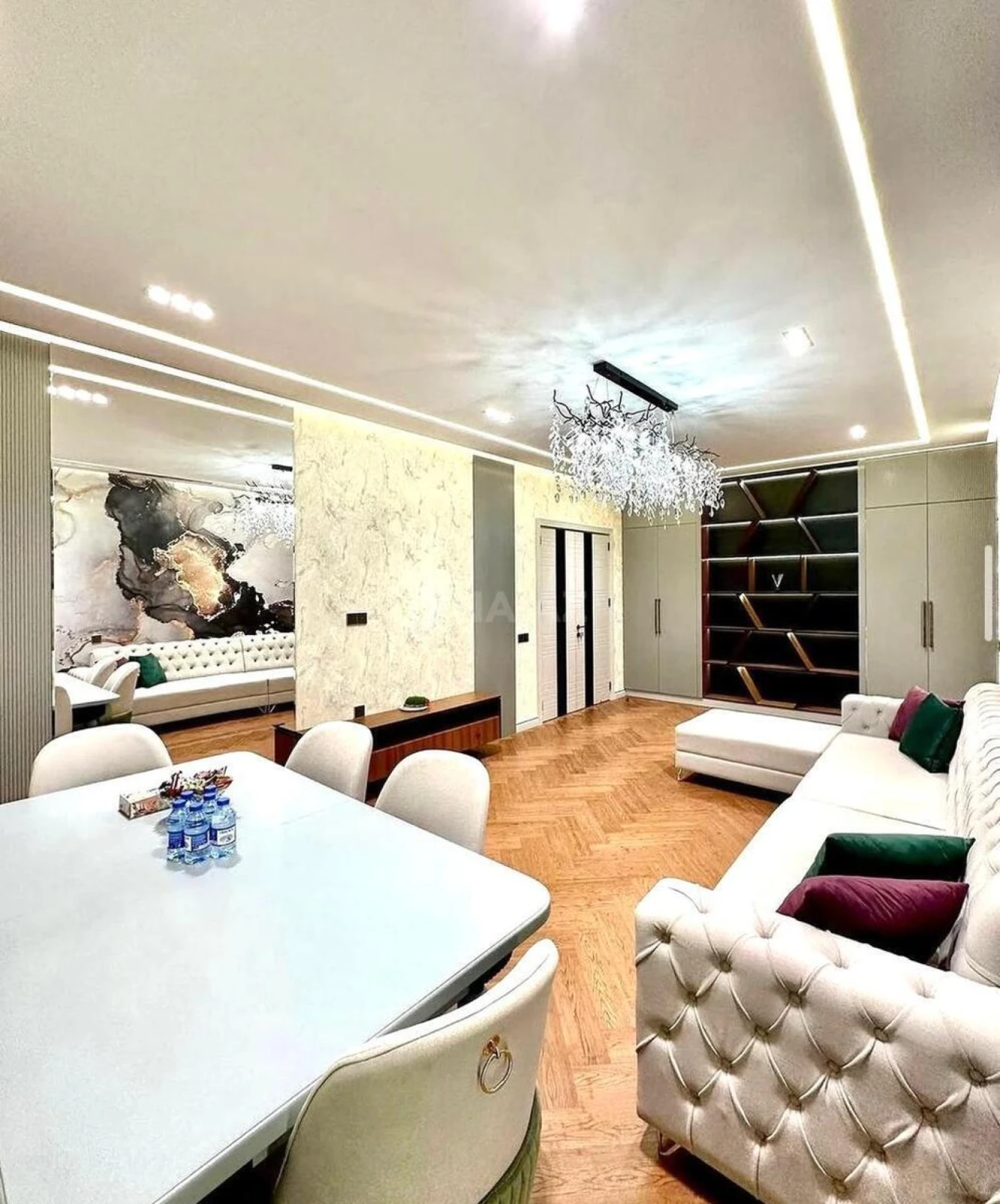 Kirayə verilir 2 otaqlı mənzil 85 m²