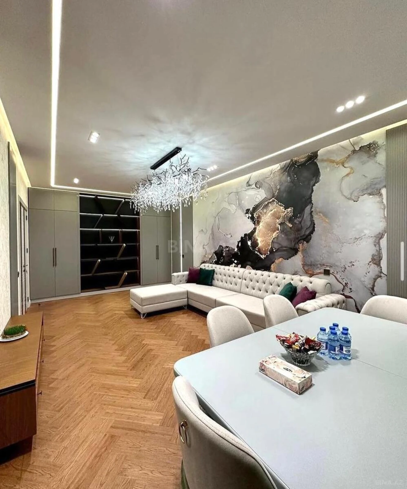 Kirayə verilir 2 otaqlı mənzil 85 m²