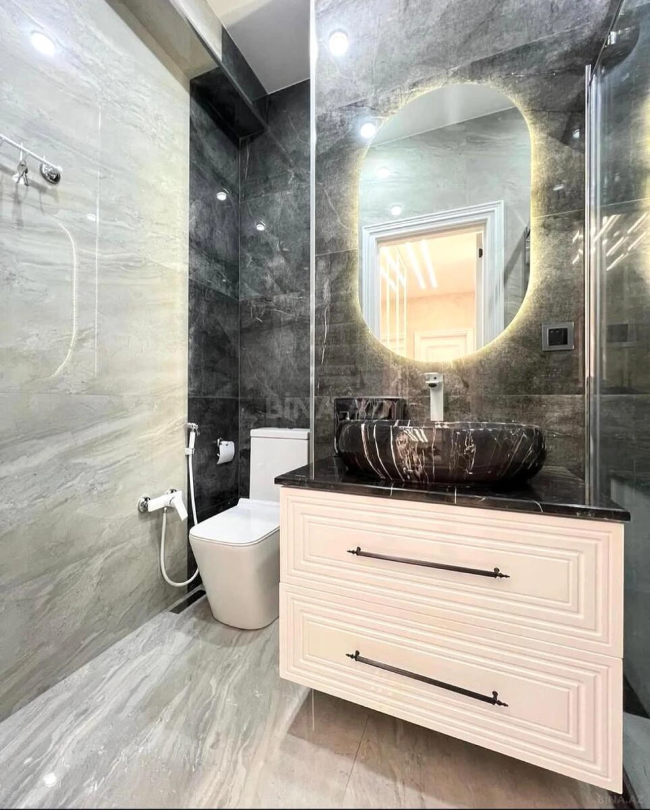 Kirayə verilir 2 otaqlı mənzil 80 m²