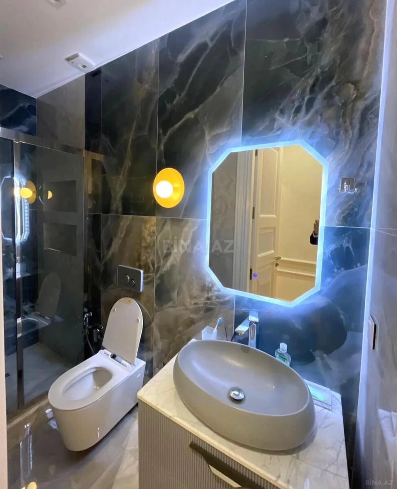 Kirayə verilir 2 otaqlı mənzil 90 m²