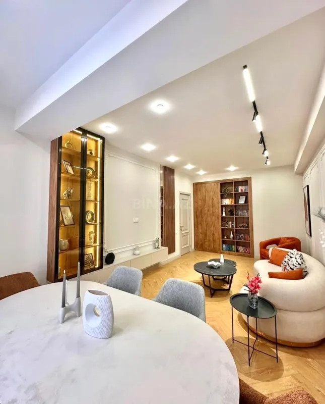 Kirayə verilir 2 otaqlı mənzil 85 m²