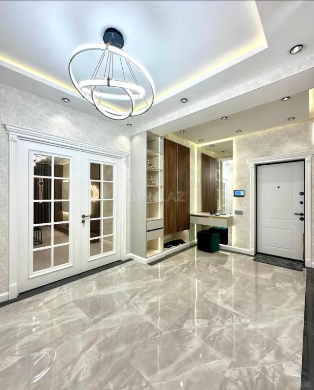 Kirayə verilir 3 otaqlı mənzil 145 m²