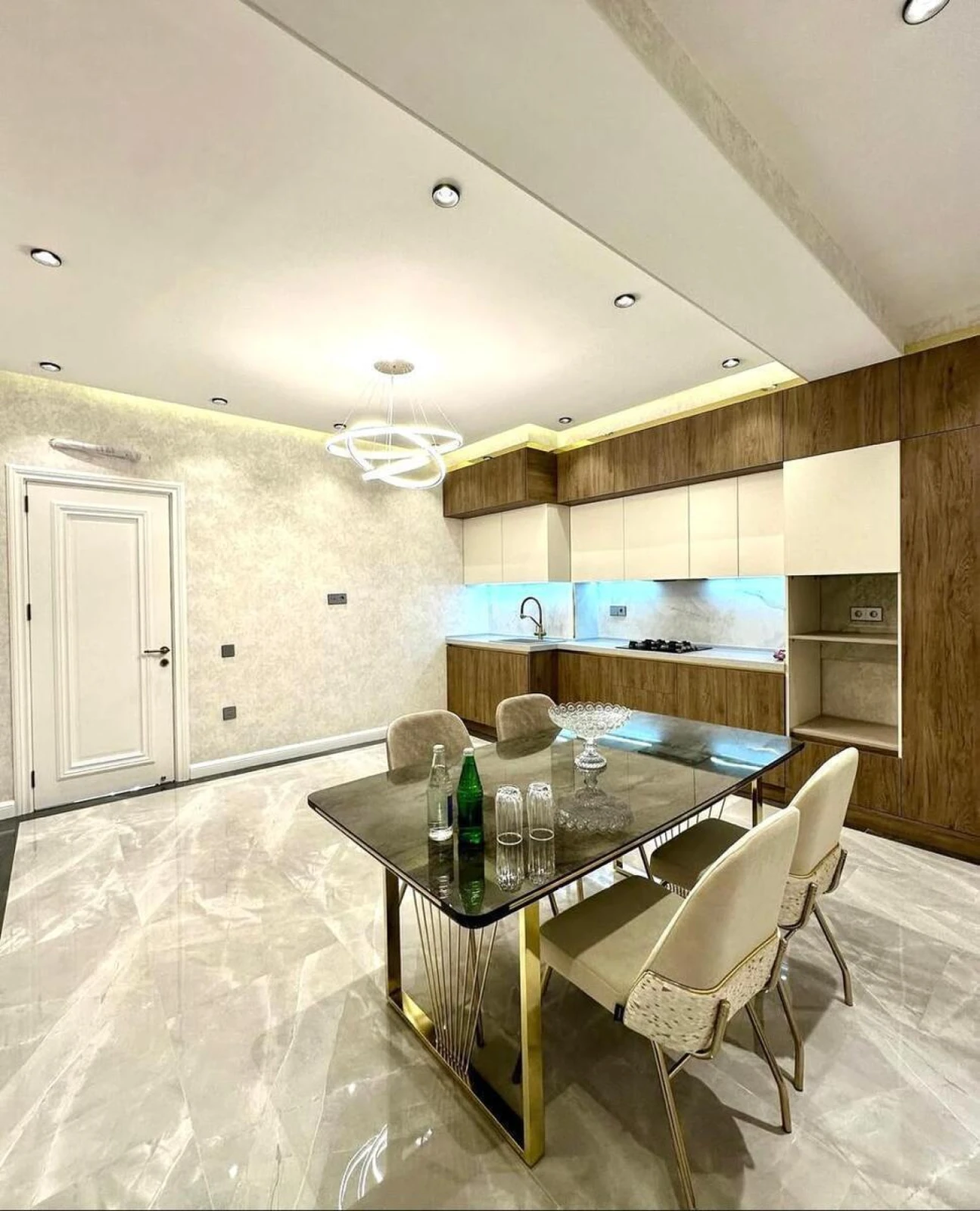 Kirayə verilir 3 otaqlı mənzil 145 m²