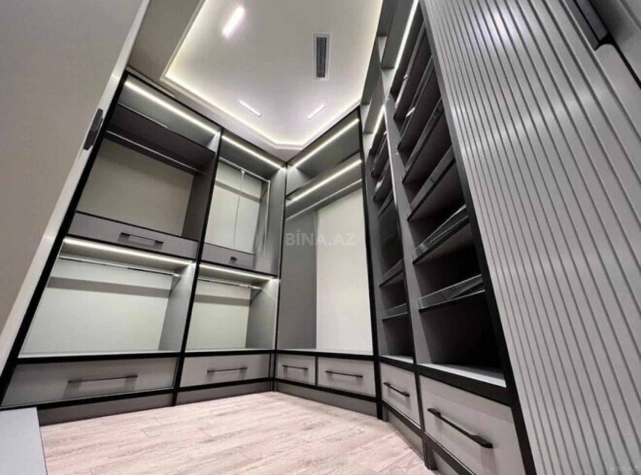 Kirayə verilir 3 otaqlı mənzil 140 m²