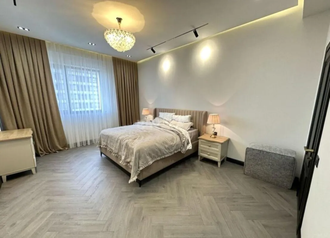 Kirayə verilir 3 otaqlı mənzil 150 m²