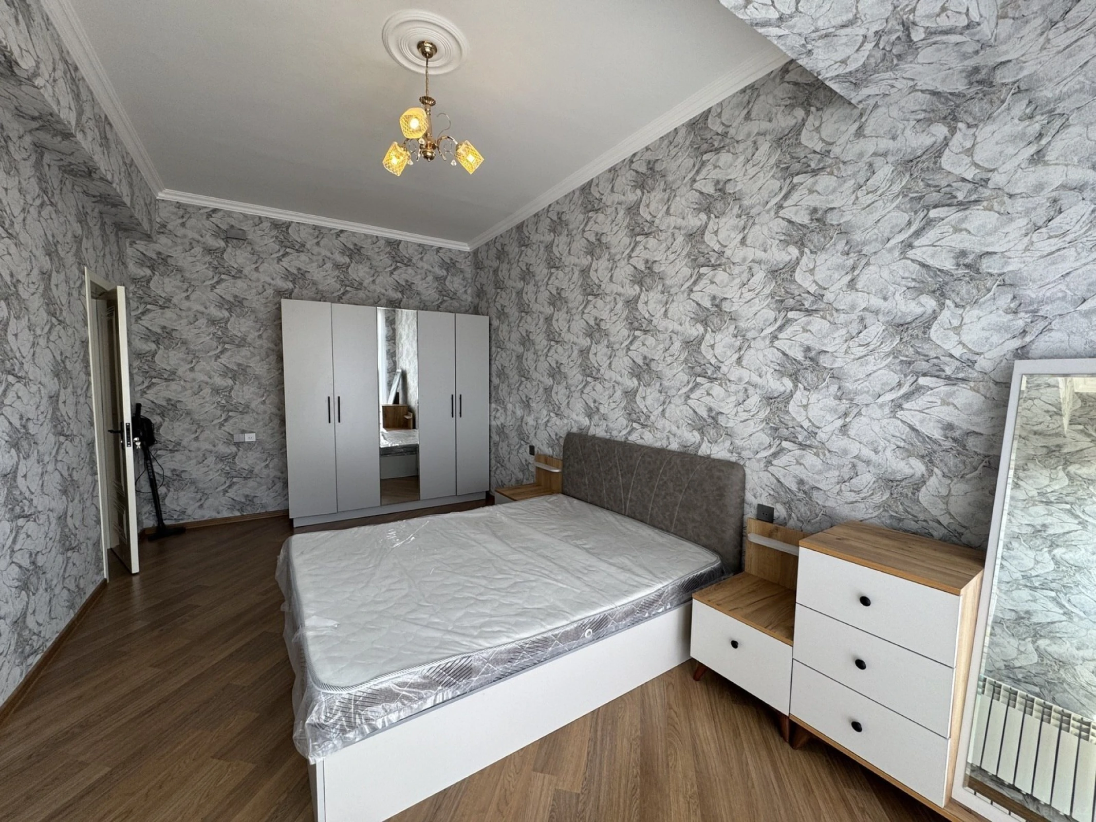 Kirayə verilir 3 otaqlı mənzil 120 m²