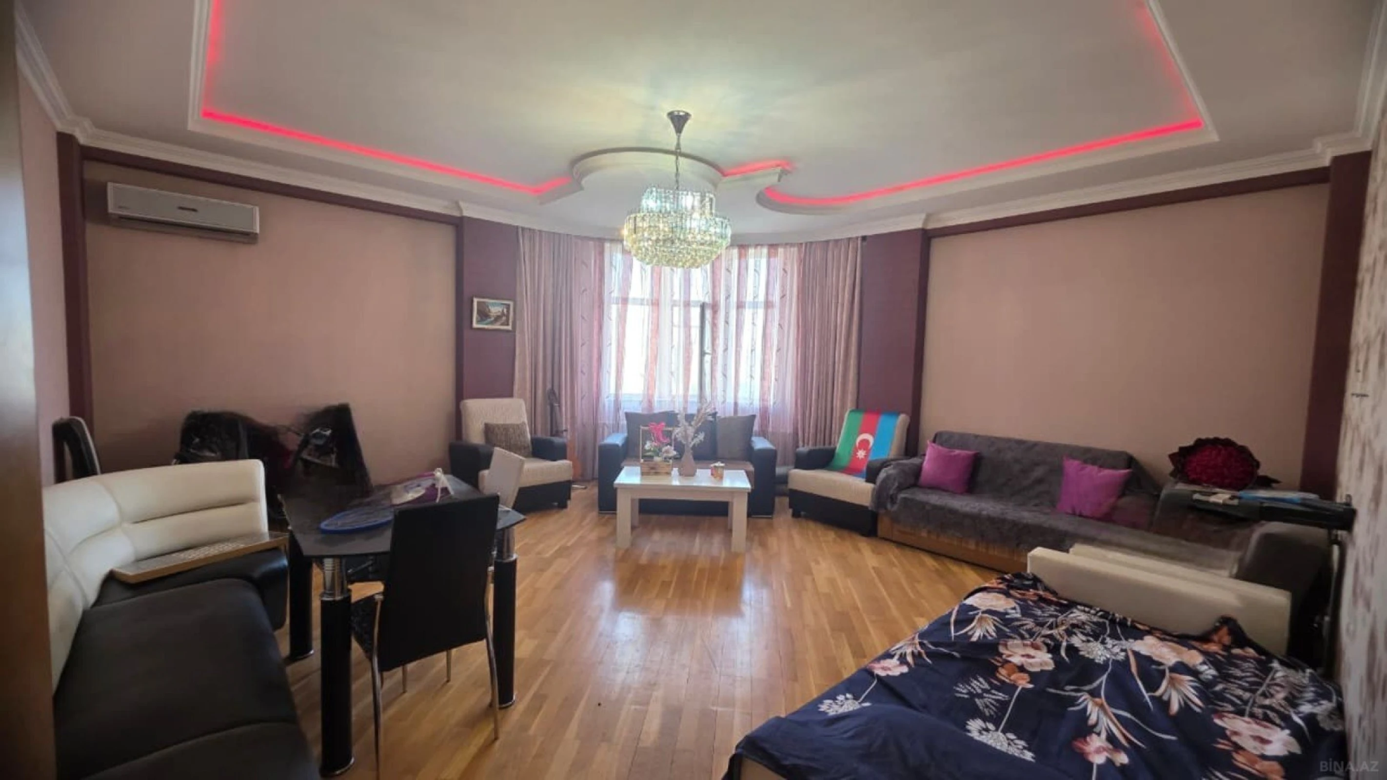 Satılır 3 otaqlı mənzil 125 m²