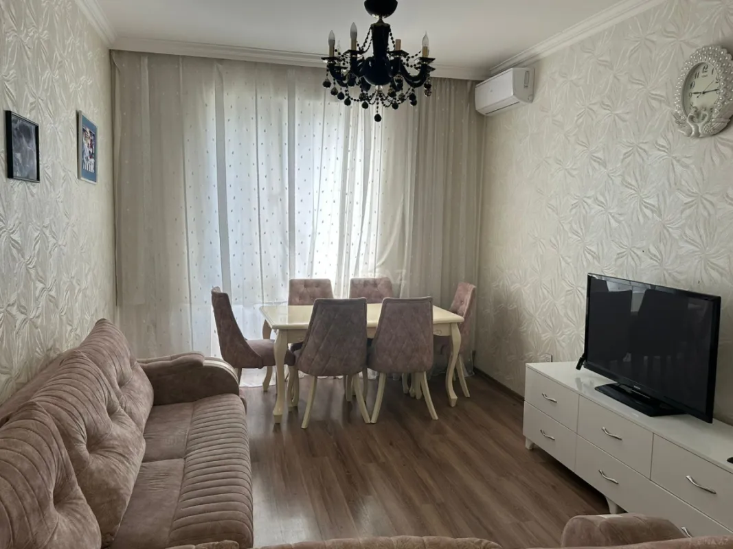Kirayə verilir 2 otaqlı mənzil 67 m²