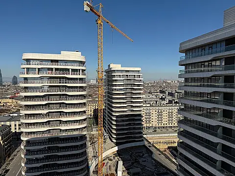 Satılır 4 otaqlı mənzil 190 m²