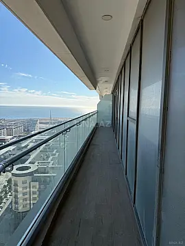 Satılır 4 otaqlı mənzil 190 m²