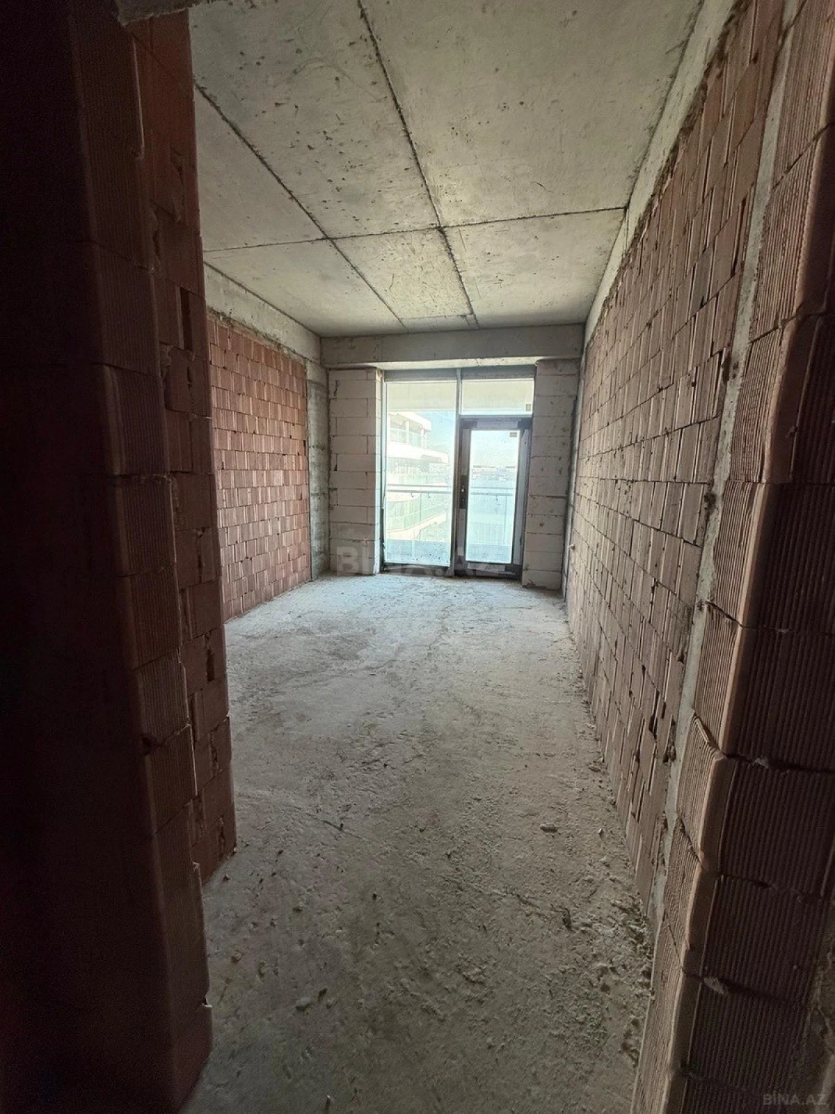 Satılır 4 otaqlı mənzil 190 m²