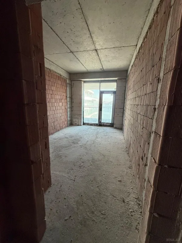 Satılır 4 otaqlı mənzil 190 m²