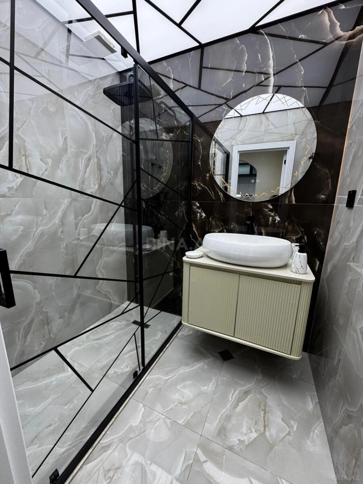 Satılır 2 otaqlı mənzil 65 m²