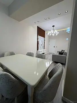 Kirayə verilir 2 otaqlı mənzil 70 m²
