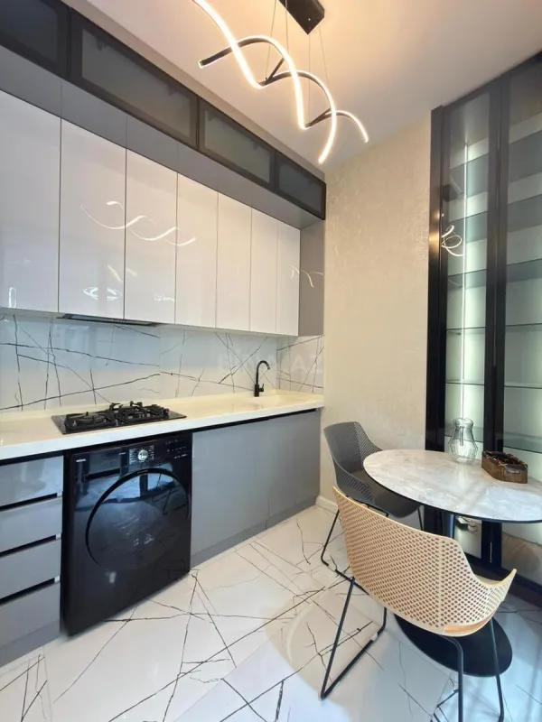 Kirayə verilir 2 otaqlı mənzil 65 m²