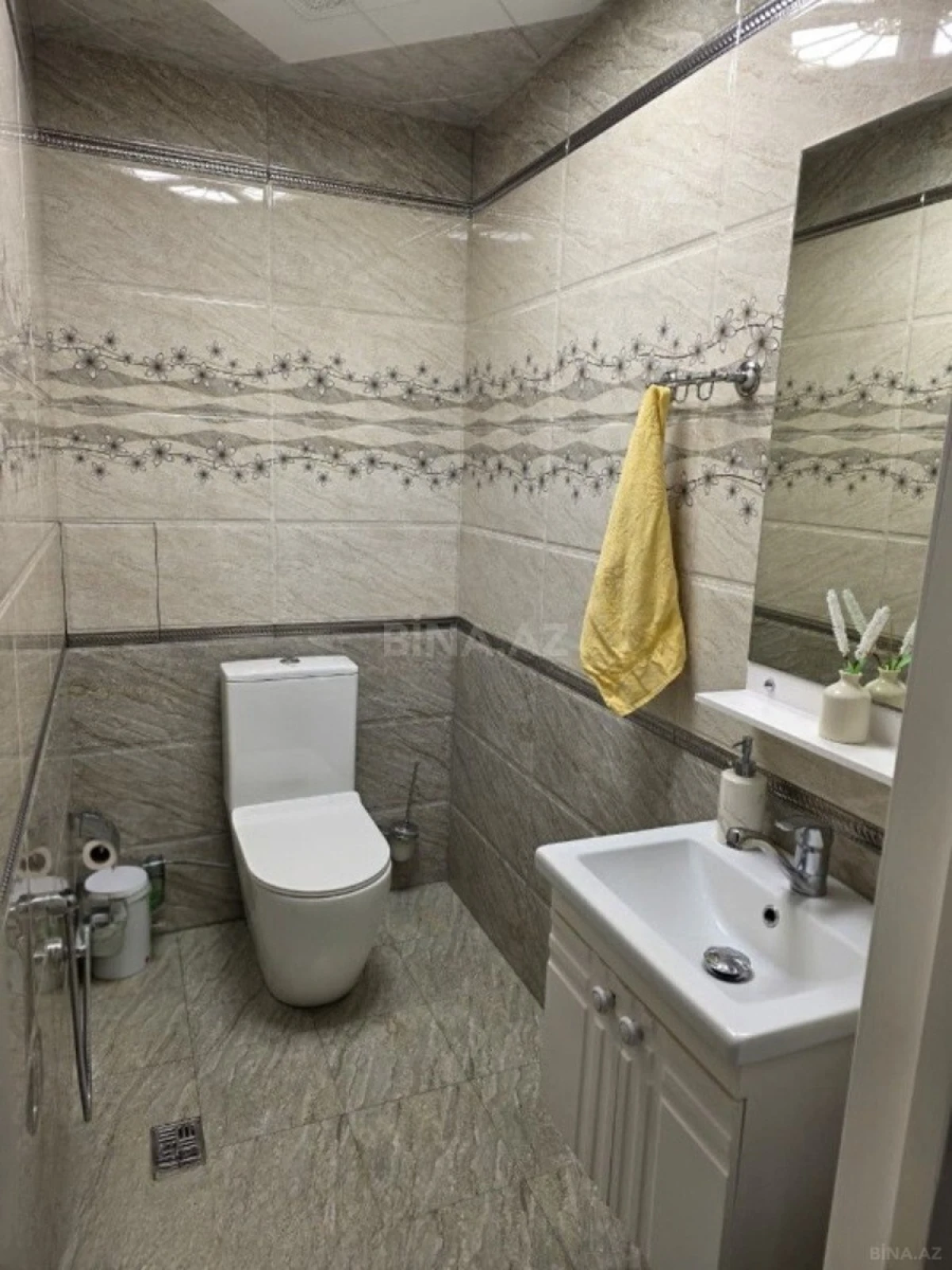 Satılır 3 otaqlı mənzil 135 m²
