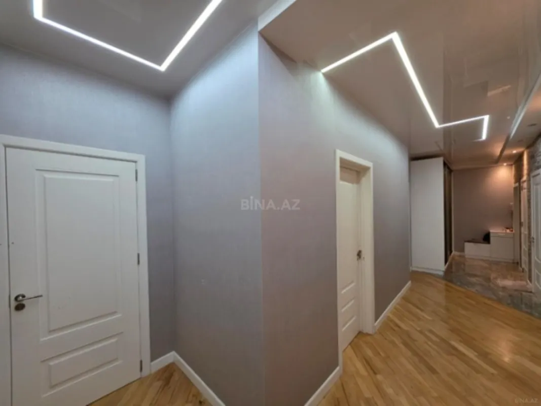Satılır 3 otaqlı mənzil 135 m²