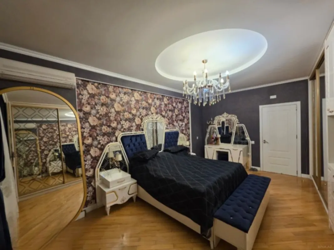 Satılır 3 otaqlı mənzil 135 m²