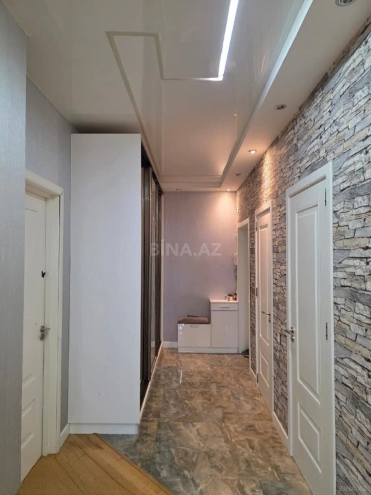 Satılır 3 otaqlı mənzil 135 m²
