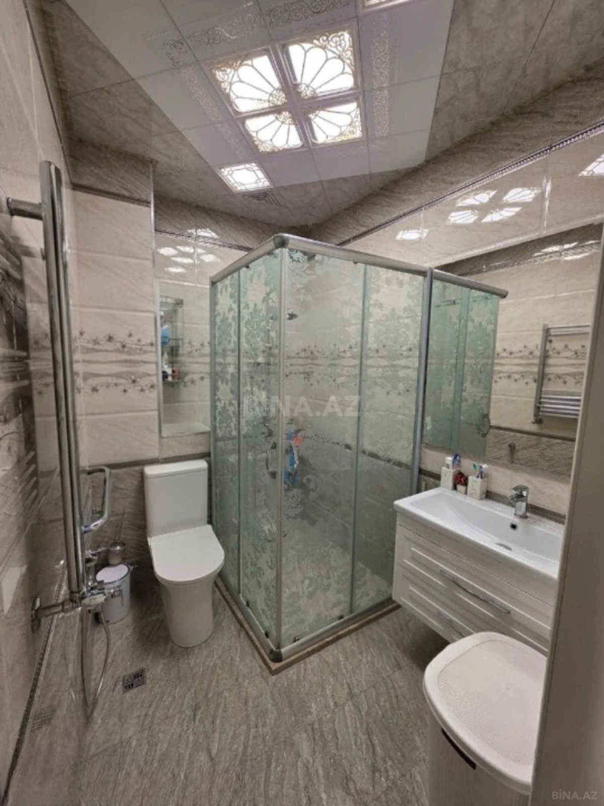 Satılır 3 otaqlı mənzil 135 m²