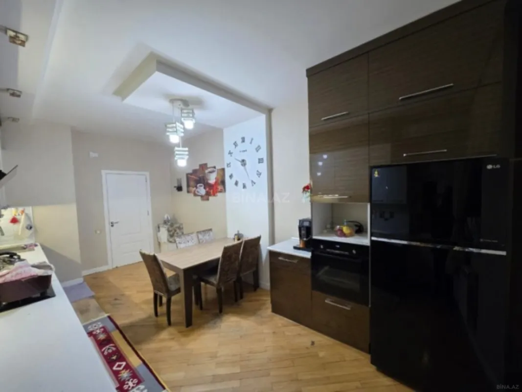 Satılır 3 otaqlı mənzil 135 m²