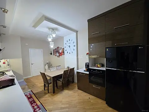 Satılır 3 otaqlı mənzil 135 m²