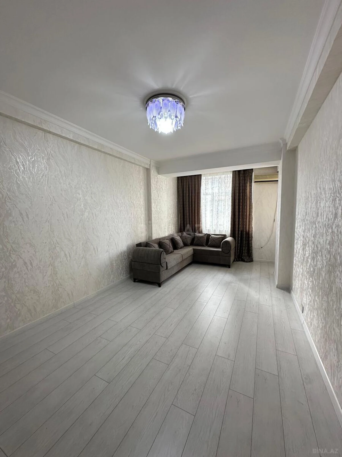 Satılır 2 otaqlı mənzil 70 m²