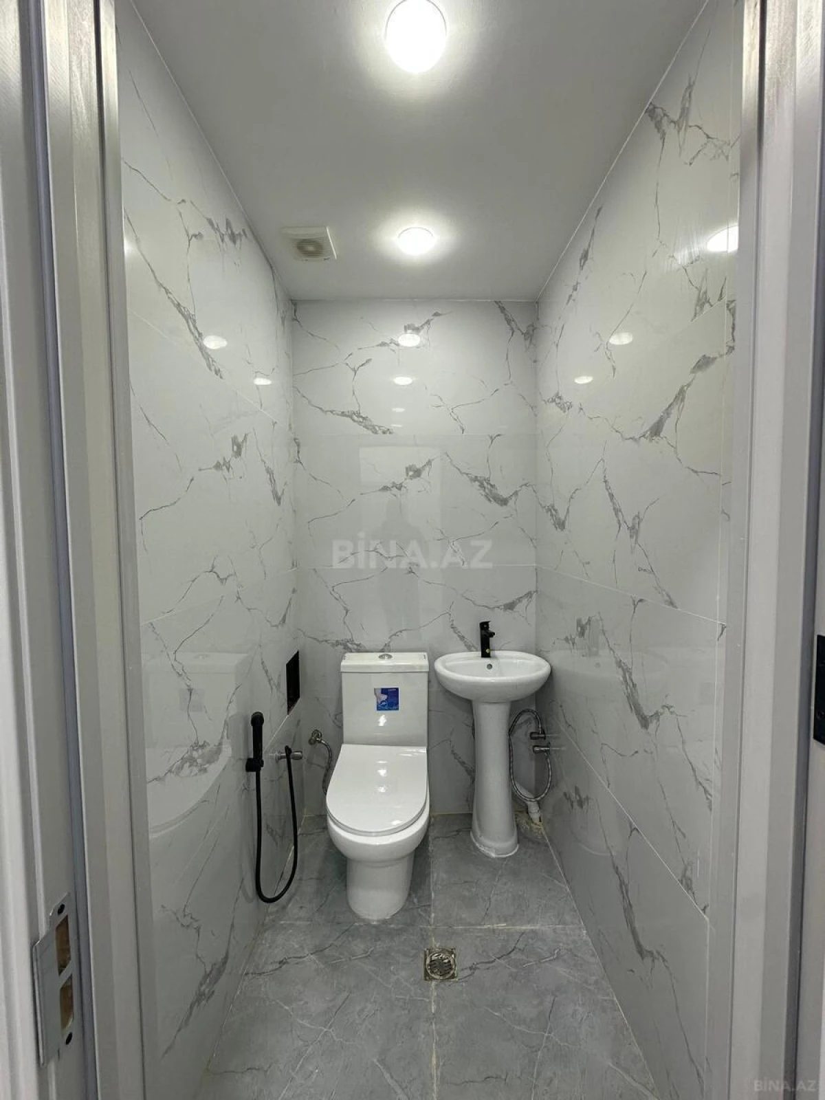 Satılır 2 otaqlı mənzil 70 m²