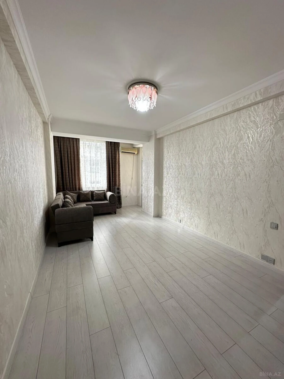 Satılır 2 otaqlı mənzil 70 m²