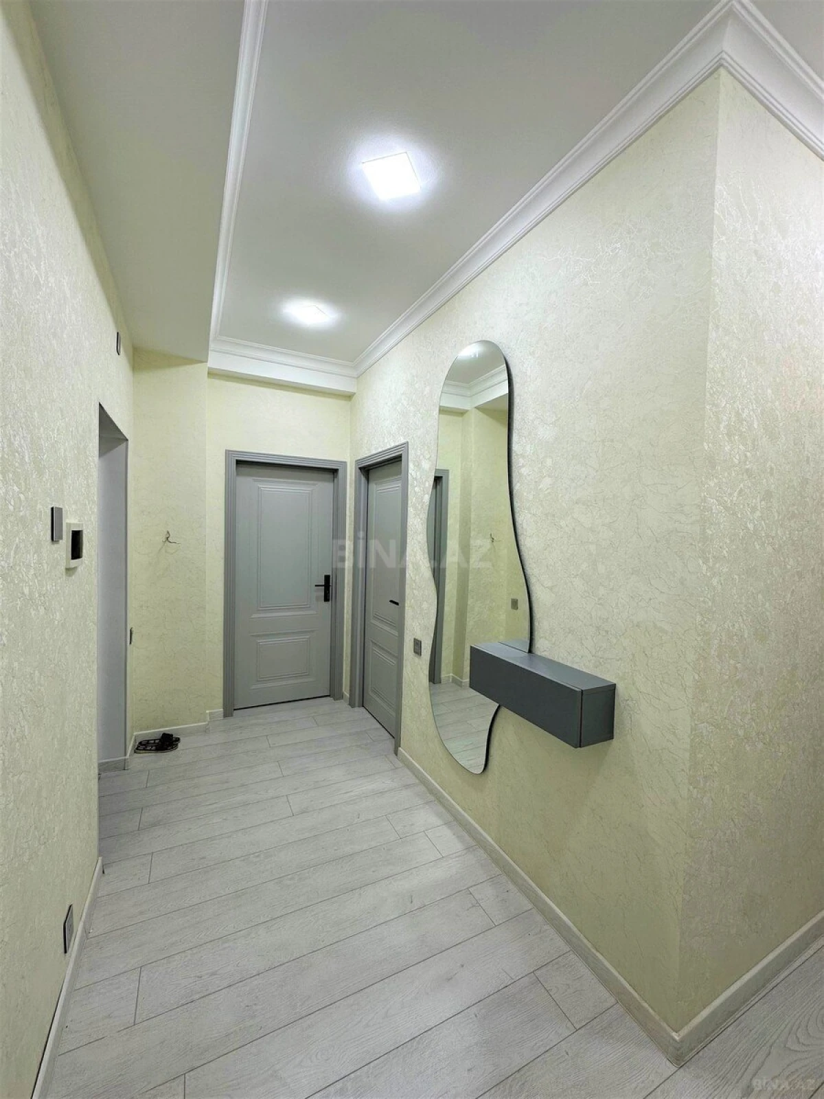 Satılır 2 otaqlı mənzil 70 m²