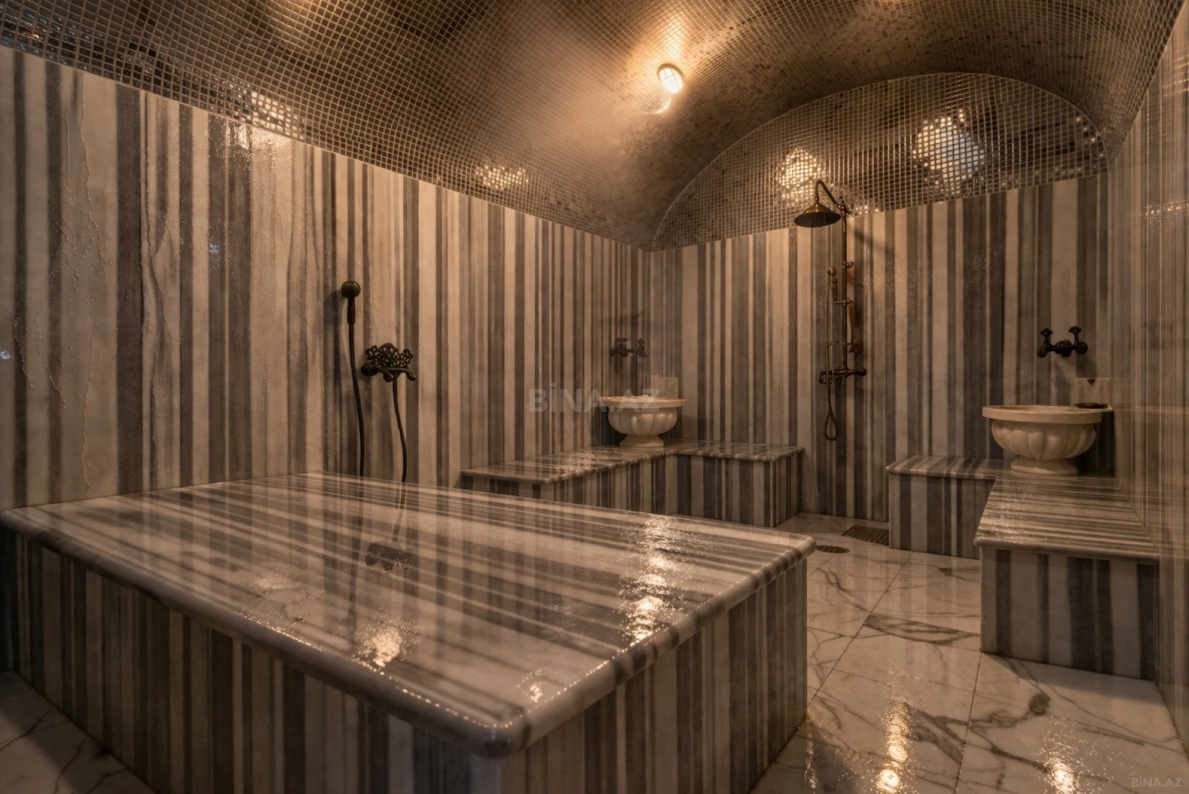 Satılır 9 otaqlı həyət evi 2000 m²