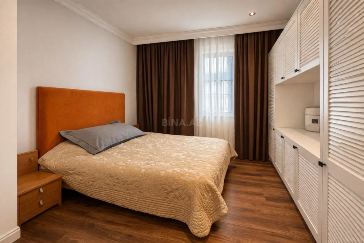 Satılır 9 otaqlı həyət evi 2000 m²