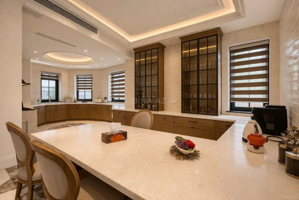 Satılır 9 otaqlı həyət evi 2000 m²