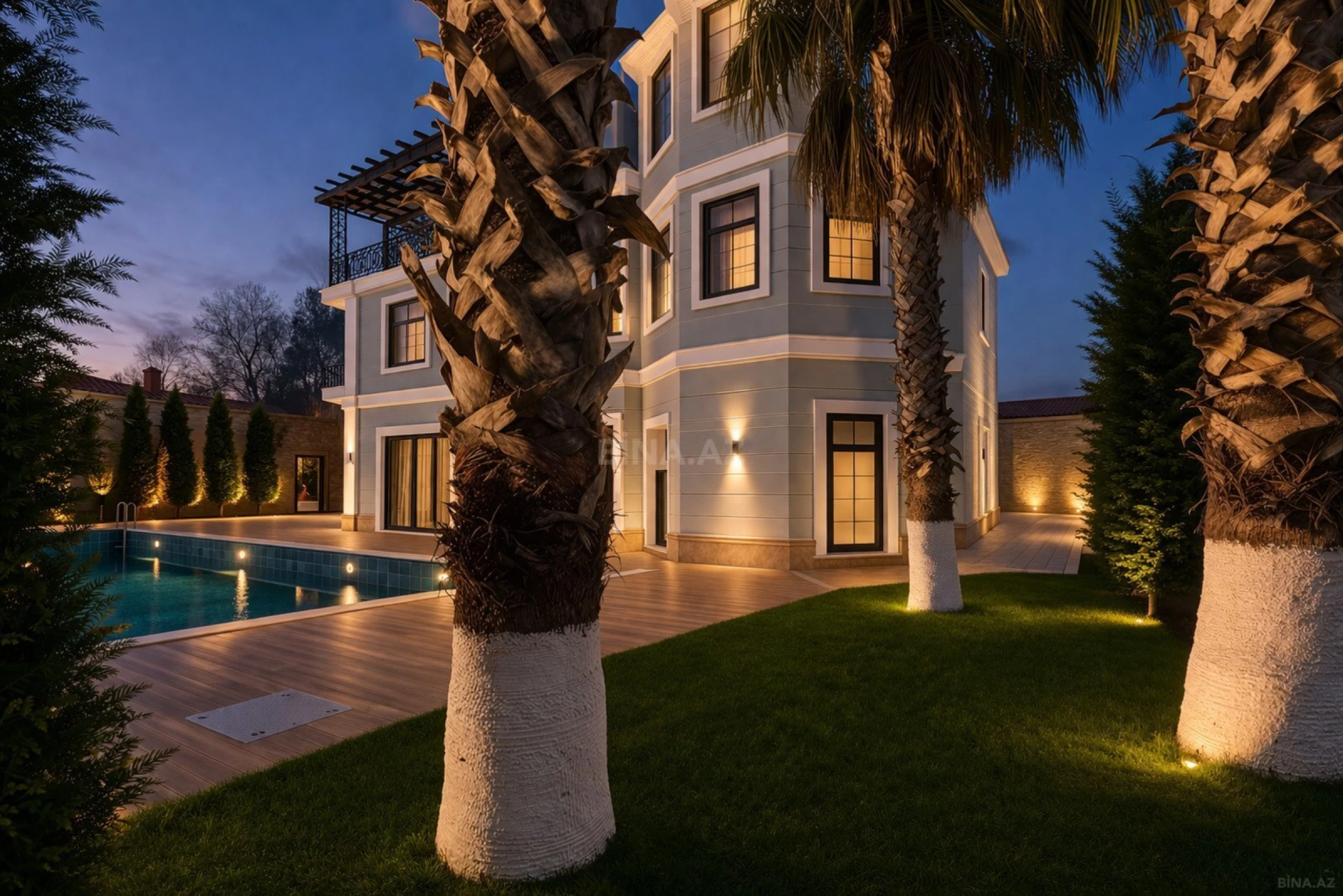 Satılır 9 otaqlı həyət evi 2000 m²