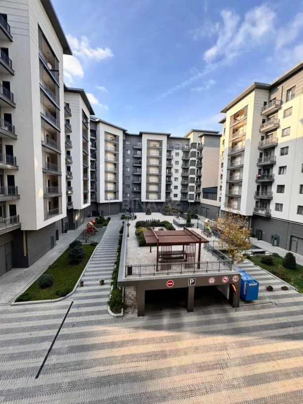 Satılır 4 otaqlı mənzil 146 m²